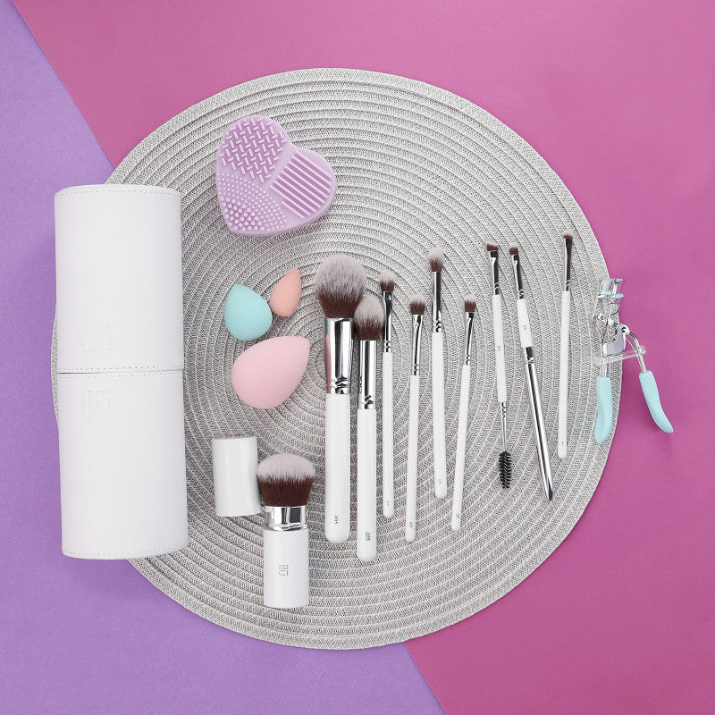 ilū Beauty Influence – 13-częściowy zestaw pędzli do makijażu z kompletem gąbek, tubą, czyścikiem i zalotką - Image 4