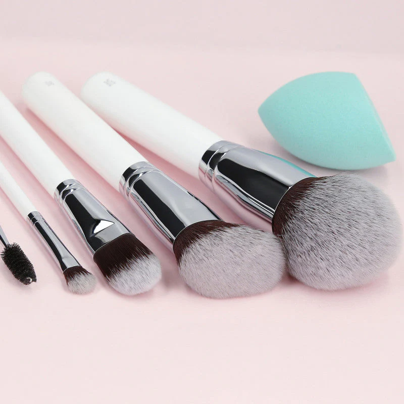 ilū Everyday Essentials – 6-częściowy zestaw pędzli do makijażu z gąbką - Image 4