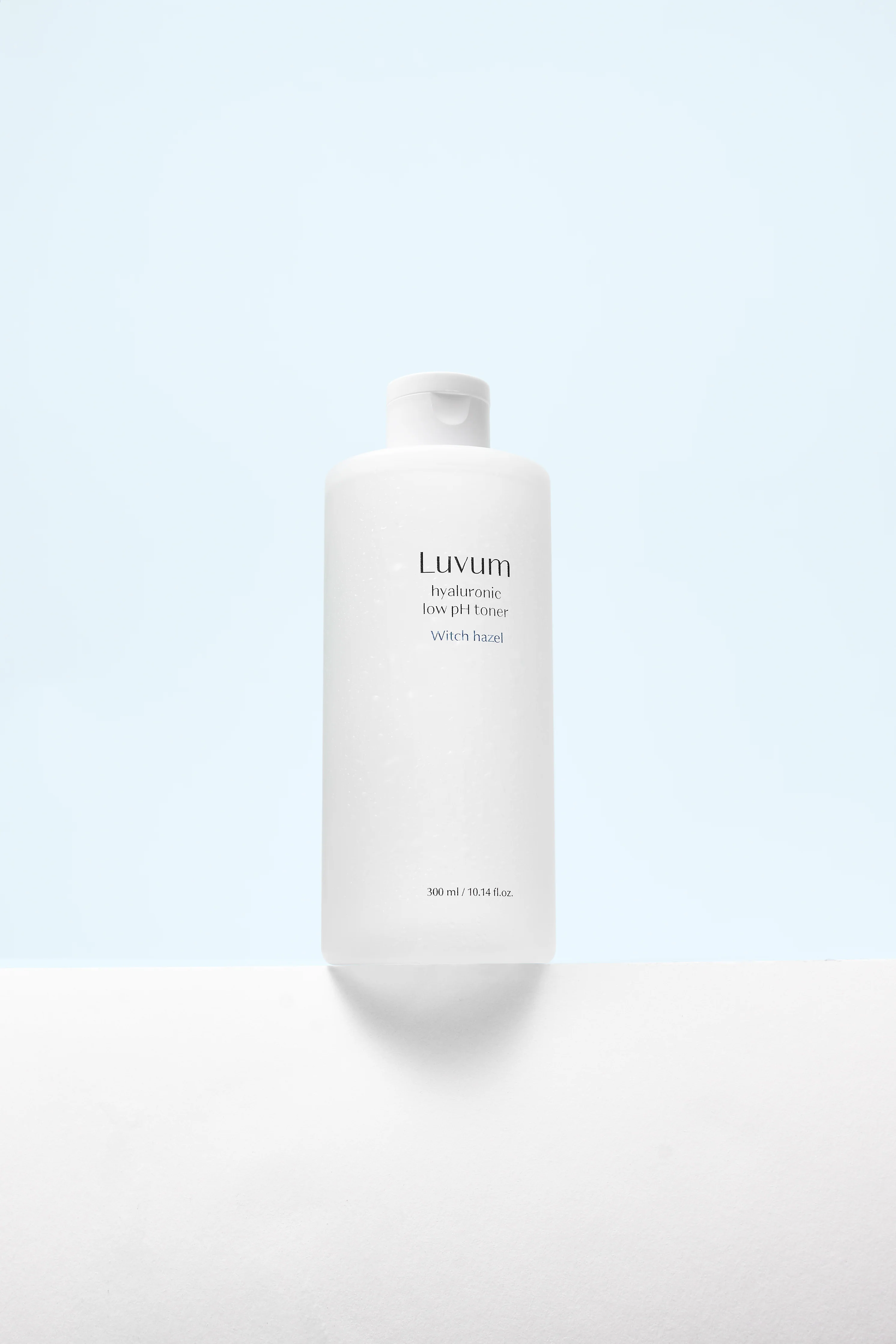 LUVUM WITCH HAZEL HYALURONIC LOW PH TONER Nawilżający tonik o niskim pH z niskocząsteczkowym roślinnym kwasem hialuronowym 300 ml - Image 4