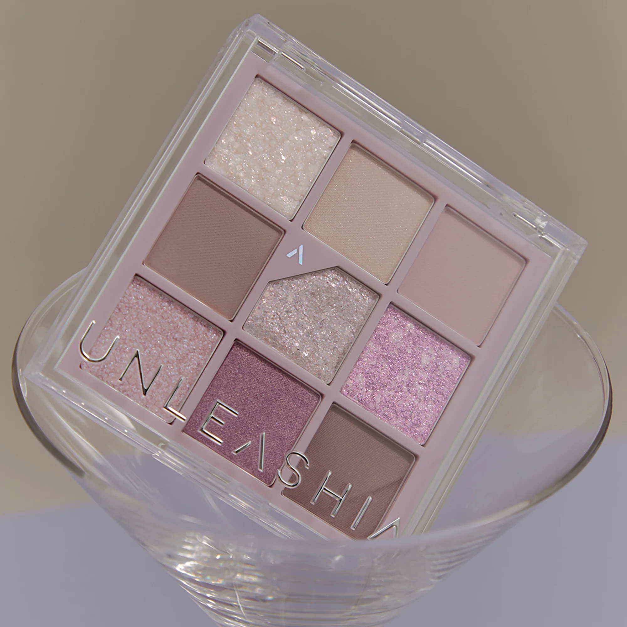 UNLEASHIA GLITTERPEDIA Wegańska paleta cieni do powiek No.4 All of Lavender Fog 6,2 g - Image 5