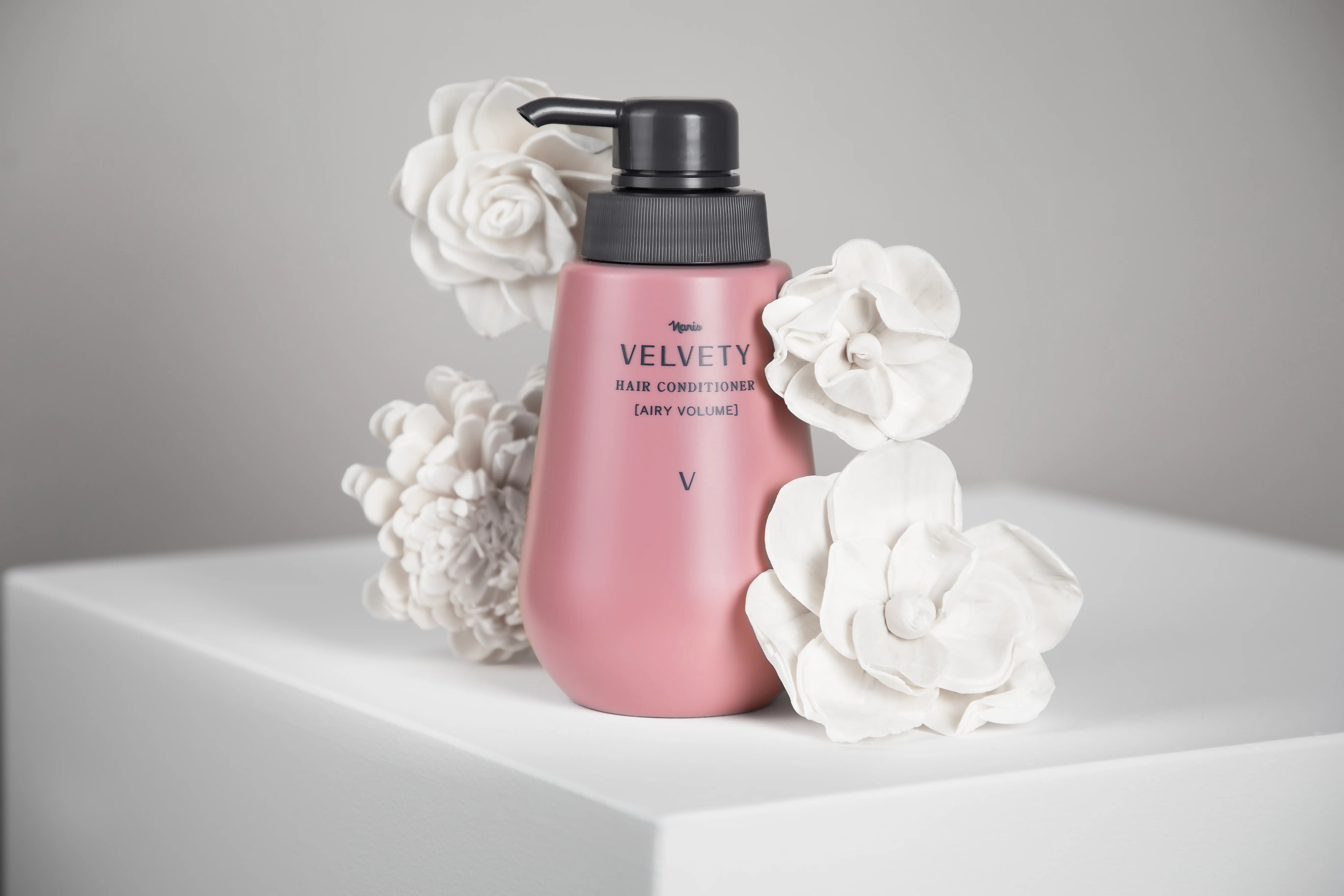 VELVETY AIRY VOLUME Odżywka zwiększająca objętość do włosów cienkich i delikatnych 400 ml - Image 2